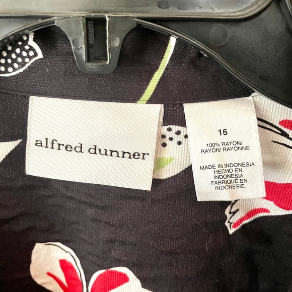 Alfred Dunner women’s plus size short sleeve floral button top 16 black white - Picture 4 of 7